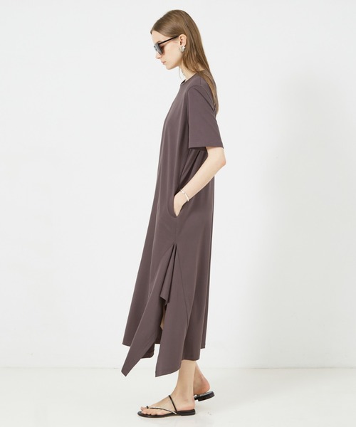 DESIGNWORKS(デザインワークス)の「サイドスリット半袖ワンピース(ワンピース・レディース・チャコールグレー/サーモンピンク・38)」の8枚目の写真
