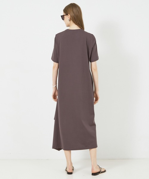 DESIGNWORKS(デザインワークス)の「サイドスリット半袖ワンピース(ワンピース・レディース・チャコールグレー/サーモンピンク・38)」の9枚目の写真