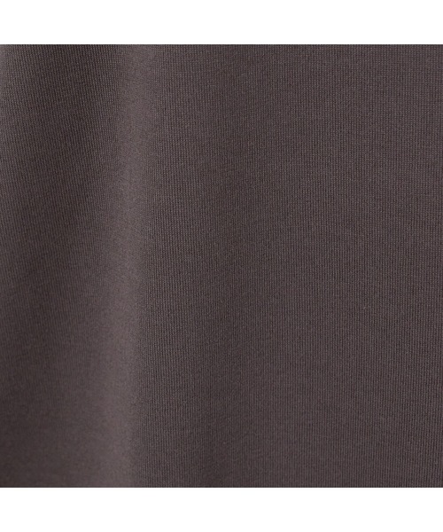 DESIGNWORKS(デザインワークス)の「サイドスリット半袖ワンピース(ワンピース・レディース・チャコールグレー/サーモンピンク・38)」の17枚目の写真