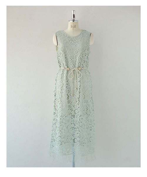 爽やかなペールカラーレースの裾フリンジロングワンピース（紐ベルト