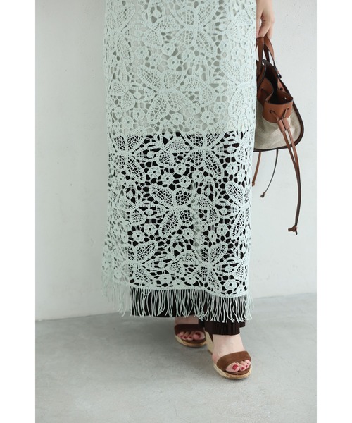 爽やかなペールカラーレースの裾フリンジロングワンピース（紐ベルト