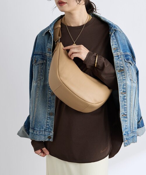 RIVE DROITE(リヴドロワ)の「【軽量◎】カーブレザーショルダーバッグ(ショルダーバッグ・レディース・サンドベージュ/ブラック・FREE)」の17枚目の写真