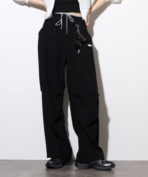 .works チャーム付パラシュートパンツ