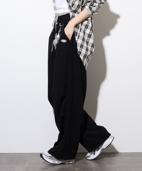 .WORKS(ドットワークス)の「.works チャーム付パラシュートパンツ(その他パンツ・レディース・シルバー×ブラック/ブラック/ダークグレー/カーキ・M)」の18枚目の写真