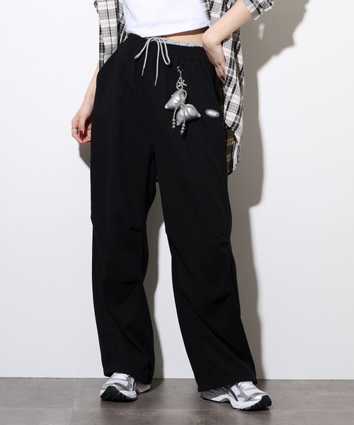 .WORKS(ドットワークス)の「.works チャーム付パラシュートパンツ(その他パンツ・レディース・シルバー×ブラック/ブラック/ダークグレー/カーキ・M)」の21枚目の写真