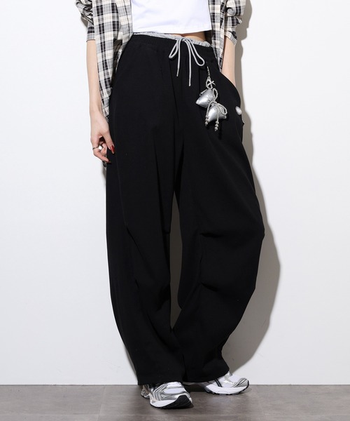 .WORKS(ドットワークス)の「.works チャーム付パラシュートパンツ(その他パンツ・レディース・シルバー×ブラック/ブラック/ダークグレー/カーキ・M)」の19枚目の写真