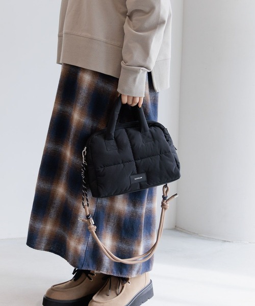 BAYFLOW（ベイフロー）の「コードショルダーパフボストン（ボストンバッグ・レディース・ブラック/ベージュ/ネイビー・FREE）」の2枚目の写真