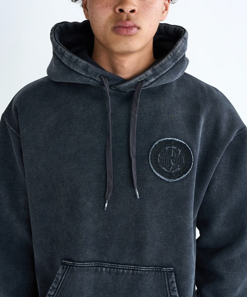 DC SHOES(ディーシーシューズ)の「25 HIDDEN PH /DCセットアップ対応バックロゴ刺繍プルオーバーパーカー・フーディー(スウェット・メンズ・アンティークシルバー/ブラック系その他/ブラック×ブラック/グレイッシュベージュ・MEDIUM/X-LARGE/LARGE)」の7枚目の写真