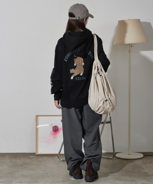 ROARK REVIVAL（ロアークリバイバル）の「ROARK REVIVAL/ロアークリバイバル "F.ROAMING"P/O HOOD SWEAT リラックスシルエット グラフィックデザイン フーディー（パーカー・メンズ・ブラック・L/XL/M）」の14枚目の写真