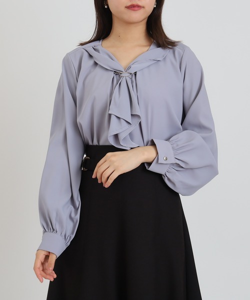 ASTORIA ODIER（アストリアオディール）の「スカーフ風ボウタイブラウス（シャツ/ブラウス・レディース・グレイッシュブルー/アイボリー/ホワイト×ブラック/ブルーグリーン・MEDIUM/LARGE）」の14枚目の写真