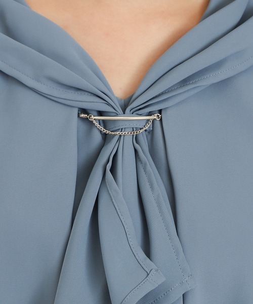 ASTORIA ODIER（アストリアオディール）の「スカーフ風ボウタイブラウス（シャツ/ブラウス・レディース・グレイッシュブルー/アイボリー/ホワイト×ブラック/ブルーグリーン・MEDIUM/LARGE）」の20枚目の写真