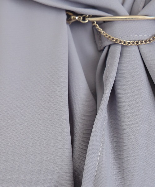 ASTORIA ODIER（アストリアオディール）の「スカーフ風ボウタイブラウス（シャツ/ブラウス・レディース・グレイッシュブルー/アイボリー/ホワイト×ブラック/ブルーグリーン・MEDIUM/LARGE）」の15枚目の写真