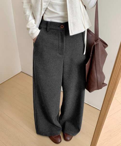 DAY CLOSET(デイ クローゼット)の「【起毛ツイル生地/タックインしやすい/ウエスト裏ゴム】ナチュラル木目調ボタンストレートワイドパンツ(その他パンツ・レディース・ダークブラウン/ダークグレー/ブラック・M/L/S)」の5枚目の写真