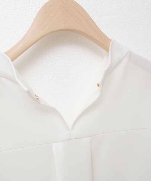 NOLLEY’S Sophi(ノーリーズソフィ)の「ウォッシャブルストレッチバックサテンボウタイブラウス(シャツ/ブラウス・レディース・オフホワイト/グレイッシュブルー・36/38)」の7枚目の写真