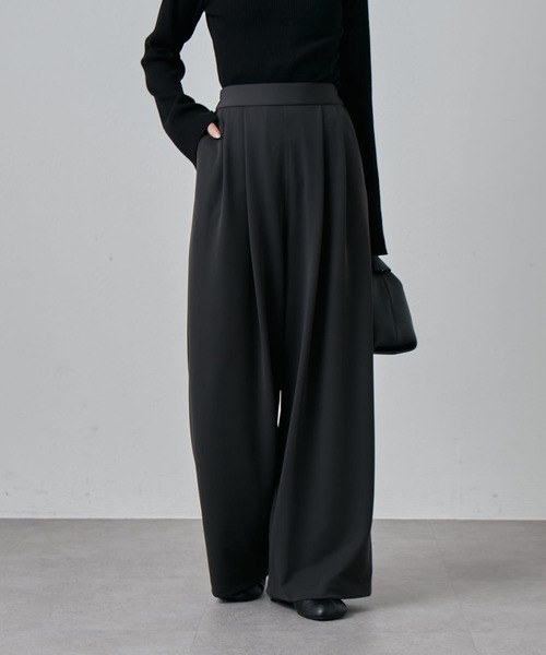 Lui's（ルイス）の「ポンチ2タックワイドパンツ（スラックス・レディース・ブラック/オフホワイト/グレー・36/38）」の4枚目の写真