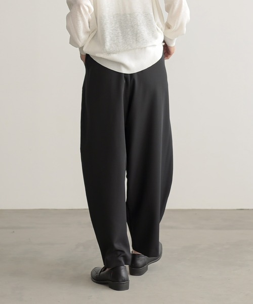 for/c（フォーシー）の「[セットアップ対応]タックカーブパンツ【サスティナブル】（その他パンツ・レディース・ブラック/ライトベージュ・M/L/LL/PM/TM）」の3枚目の写真