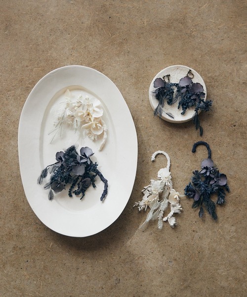 m.soeur（エムスール）の「オンシジウムのコサージュ（ブローチ/コサージュ・レディース・ホワイト/ブラック・FREE）」の3枚目の写真