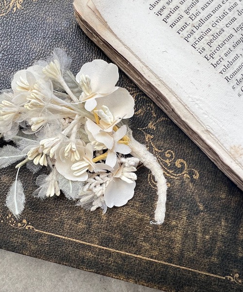 m.soeur（エムスール）の「オンシジウムのコサージュ（ブローチ/コサージュ・レディース・ホワイト/ブラック・FREE）」の8枚目の写真