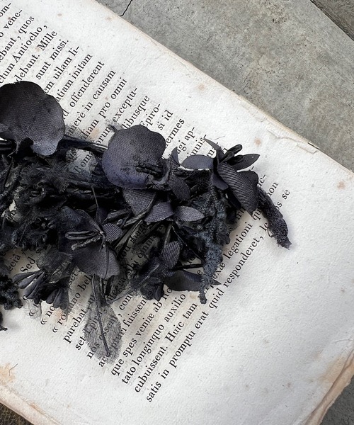 m.soeur（エムスール）の「オンシジウムのコサージュ（ブローチ/コサージュ・レディース・ホワイト/ブラック・FREE）」の5枚目の写真