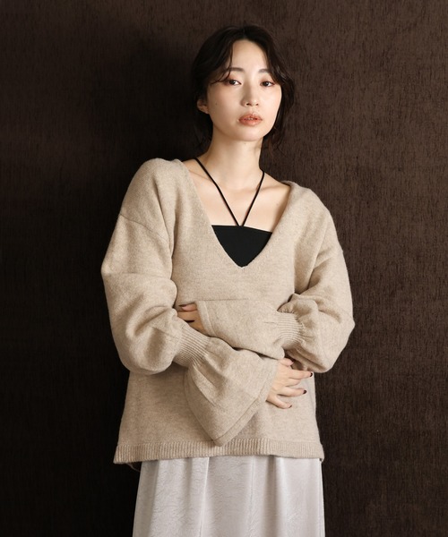 select MOCA Et(セレクトモカエト)の「【Et】Deep V-Neck Wool Mix Knit(ニット/セーター・レディース・ベージュ/グレー/ブラック・FREE)」の3枚目の写真