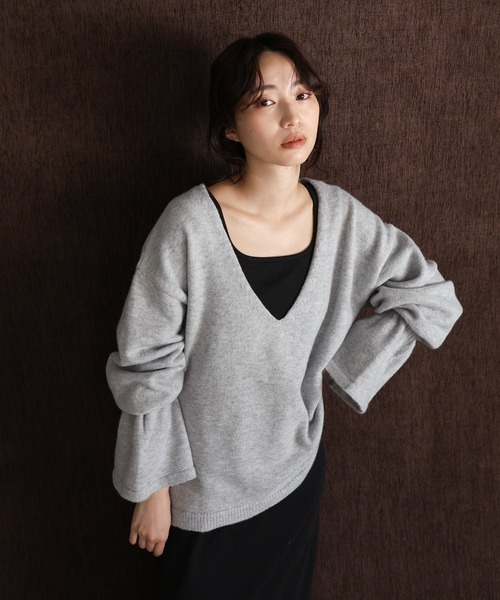 select MOCA Et(セレクトモカエト)の「【Et】Deep V-Neck Wool Mix Knit(ニット/セーター・レディース・ベージュ/グレー/ブラック・FREE)」の4枚目の写真