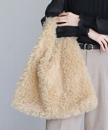 Yeoun（ヨウン）の「トライアングルファーバッグ（トートバッグ）」