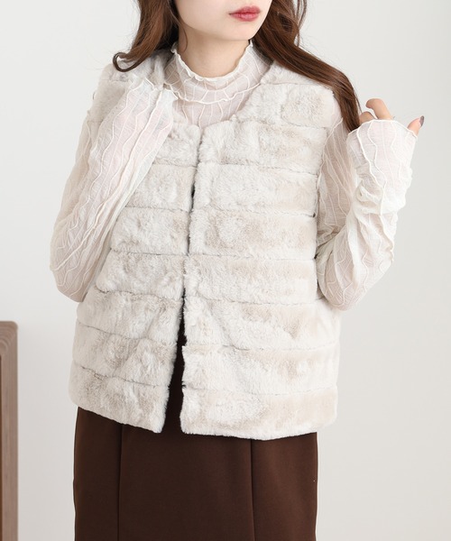 Ree&Mee（リーアンドミー）の「Ree&Mee もこもこ ファー 裏地付き ショート丈 中綿 ベスト（ベスト・レディース・グレー/ブラック/モカ/ベージュ・M/L）」の14枚目の写真