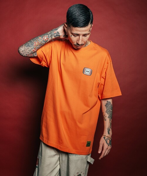 Subciety(サブサエティ)の「Broadcasting tee(Tシャツ/カットソー・メンズ・ブラック/オレンジ/ホワイト・SMALL/MEDIUM/LARGE/X-LARGE/XX-LARGE)」の17枚目の写真