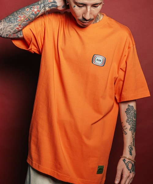 Subciety(サブサエティ)の「Broadcasting tee(Tシャツ/カットソー・メンズ・ブラック/オレンジ/ホワイト・SMALL/MEDIUM/LARGE/X-LARGE/XX-LARGE)」の3枚目の写真