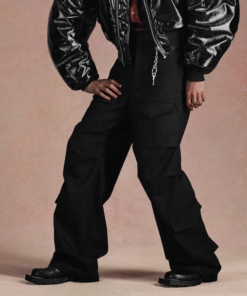 JOHN LAWRENCE SULLIVAN(ジョンローレンスサリバン)の「【JOHN LAWRENCE SULLIVANジョーンローレンスサリバン】WOOL BARATHEA CARGO PANTS(カーゴパンツ・メンズ・ブラック・44/46)」の2枚目の写真