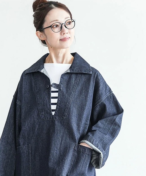 solamonat poche(ソラモナポッシェ)の「デニムフィッシャーマンプルオーバー(シャツ/ブラウス・レディース・インディゴブルー/ライトブルー・2/3/2.0)」の2枚目の写真