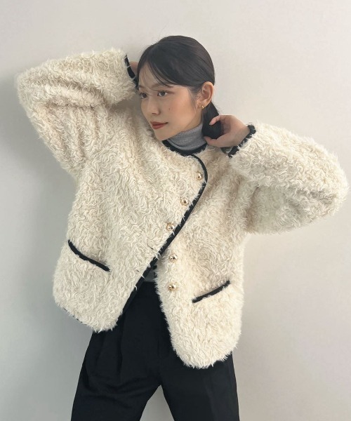 Futier land（フューティアランド）の「配色パイピングノーカラーボアコート（ブルゾン・レディース・ブラウン/アイボリー・MEDIUM/LARGE）」の2枚目の写真