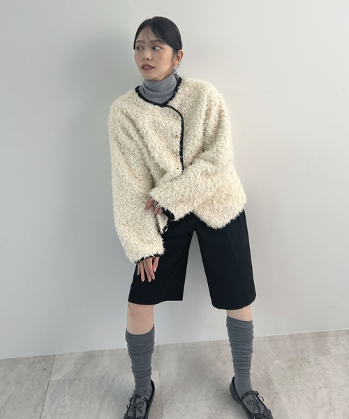 Futier land（フューティアランド）の「配色パイピングノーカラーボアコート（ブルゾン・レディース・ブラウン/アイボリー・MEDIUM/LARGE）」の10枚目の写真