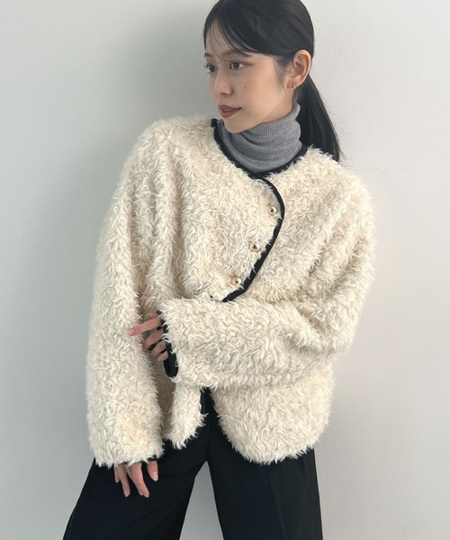 Futier land（フューティアランド）の「配色パイピングノーカラーボアコート（ブルゾン・レディース・ブラウン/アイボリー・MEDIUM/LARGE）」の12枚目の写真