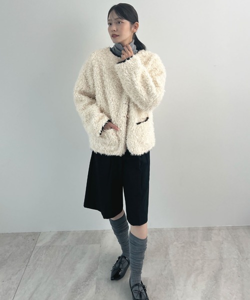 Futier land（フューティアランド）の「配色パイピングノーカラーボアコート（ブルゾン・レディース・ブラウン/アイボリー・MEDIUM/LARGE）」の13枚目の写真