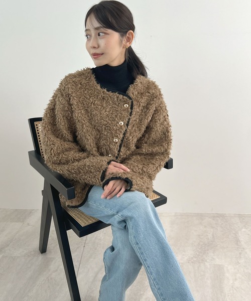 Futier land（フューティアランド）の「配色パイピングノーカラーボアコート（ブルゾン・レディース・ブラウン/アイボリー・MEDIUM/LARGE）」の15枚目の写真