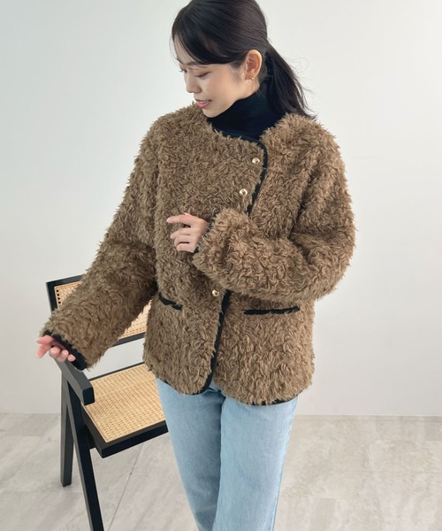 Futier land（フューティアランド）の「配色パイピングノーカラーボアコート（ブルゾン・レディース・ブラウン/アイボリー・MEDIUM/LARGE）」の17枚目の写真