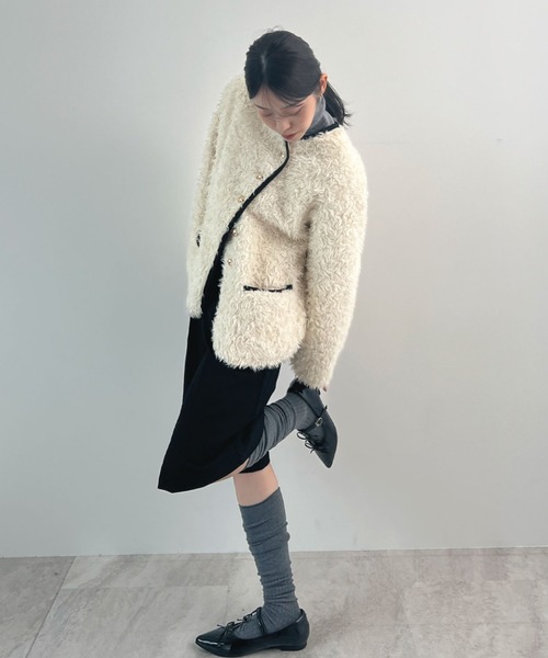 Futier land（フューティアランド）の「配色パイピングノーカラーボアコート（ブルゾン・レディース・ブラウン/アイボリー・MEDIUM/LARGE）」の9枚目の写真