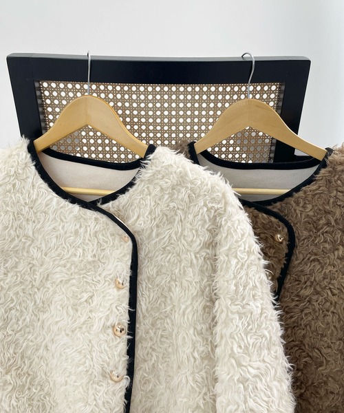 Futier land（フューティアランド）の「配色パイピングノーカラーボアコート（ブルゾン・レディース・ブラウン/アイボリー・MEDIUM/LARGE）」の20枚目の写真