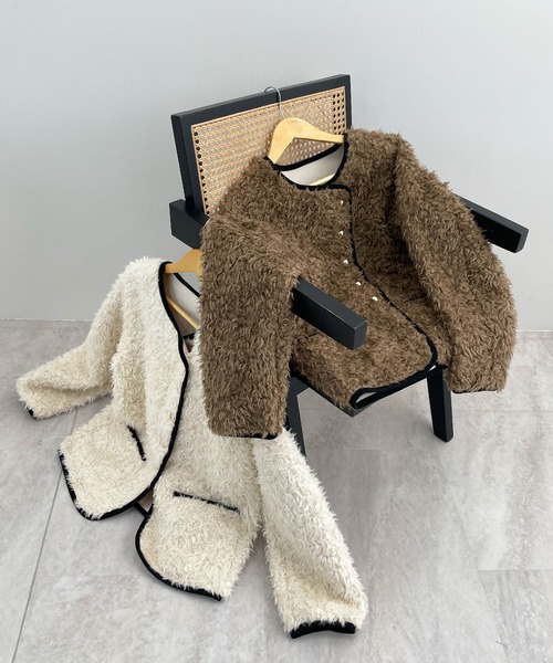 Futier land（フューティアランド）の「配色パイピングノーカラーボアコート（ブルゾン・レディース・ブラウン/アイボリー・MEDIUM/LARGE）」の21枚目の写真