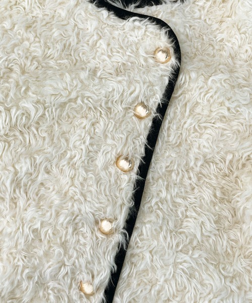 Futier land（フューティアランド）の「配色パイピングノーカラーボアコート（ブルゾン・レディース・ブラウン/アイボリー・MEDIUM/LARGE）」の4枚目の写真