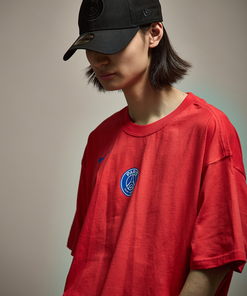 NIKE(ナイキ)の「【NIKE / ナイキ】PSG M NK T90 REMIX TEE HV4922- 679(Tシャツ/カットソー・メンズ・レッド・SMALL/MEDIUM/LARGE/X-LARGE/XX-LARGE)」の9枚目の写真