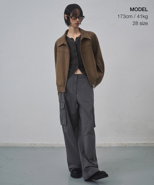 MUSINSA STANDARD WOMAN（ムシンサスタンダードウーマン）の「ウィメンズピグメントワイドカーゴパンツ[チャコールグレー]（その他パンツ・レディース・その他・30/24/26/28）」の2枚目の写真