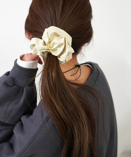 大人可愛いを叶える】レザーシュシュ（ヘアゴム）｜gossara（ゴサラ