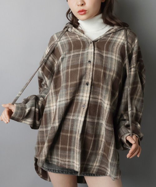 SPINNS（スピンズ）の「肉厚☆フード付きオーバーサイズチェックシャツ/起毛テレコ（シャツ/ブラウス・レディース・ブラック/アイボリー/ブラウン/ボルドー/ネイビー・ONESIZE）」の4枚目の写真