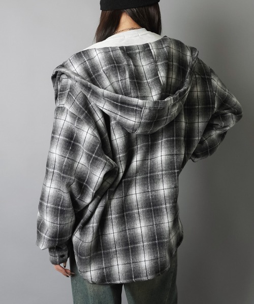 SPINNS（スピンズ）の「肉厚☆フード付きオーバーサイズチェックシャツ/起毛テレコ（シャツ/ブラウス・レディース・ブラック/アイボリー/ブラウン/ボルドー/ネイビー・ONESIZE）」の9枚目の写真