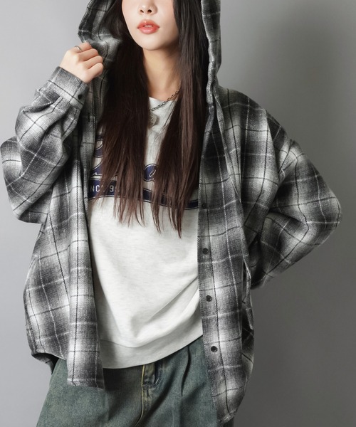 SPINNS（スピンズ）の「肉厚☆フード付きオーバーサイズチェックシャツ/起毛テレコ（シャツ/ブラウス・レディース・ブラック/アイボリー/ブラウン/ボルドー/ネイビー・ONESIZE）」の7枚目の写真