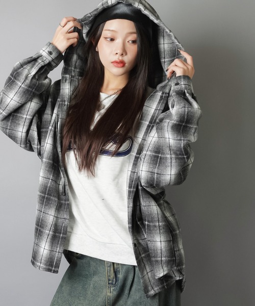 SPINNS（スピンズ）の「肉厚☆フード付きオーバーサイズチェックシャツ/起毛テレコ（シャツ/ブラウス・レディース・ブラック/アイボリー/ブラウン/ボルドー/ネイビー・ONESIZE）」の11枚目の写真