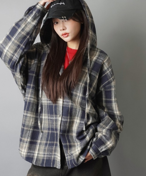 SPINNS（スピンズ）の「肉厚☆フード付きオーバーサイズチェックシャツ/起毛テレコ（シャツ/ブラウス・レディース・ブラック/アイボリー/ブラウン/ボルドー/ネイビー・ONESIZE）」の16枚目の写真