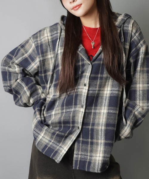 SPINNS（スピンズ）の「肉厚☆フード付きオーバーサイズチェックシャツ/起毛テレコ（シャツ/ブラウス・レディース・ブラック/アイボリー/ブラウン/ボルドー/ネイビー・ONESIZE）」の14枚目の写真